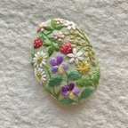 作品【再販】リネンと刺繍の野の花のヘアゴム orブローチ　