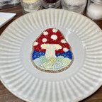 作品ビーズ刺繍きのこブローチ