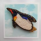 作品ビーズ刺繍　空飛ぶペンギンブローチ