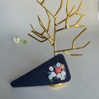 作品彩り小花の刺繍パッチンピン 7㎝