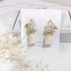 作品白い薔薇と白いお花、プリザーブドフラワー　パールのイヤリングピアス　レジンアクセサリー　joie  ウエディング