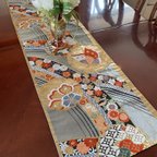 作品純金箔の豪華刺繍　袋帯で作った正絹テーブルランナー1700