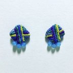 作品ヒシガタ刺繍ピアス　ブルー