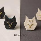 作品白猫と黒猫　刺繍　ピアス/イヤリング　ファブリック