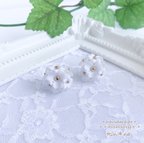 作品flower bouquet/イヤリング■チョークホワイトマット■(ピアス金具への変更可能)