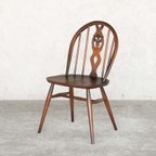 作品英国【ERCOL アーコール】フープバックのベースの背もたれにアザミの花の透かし彫りが目を惹く シスルバックチェア /22E-9　 2000017519302