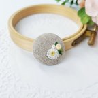 作品【 ヘアゴム 】刺繍 くるみボタン