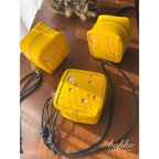 作品チーズ🧀好きさんの、コロンとキューブポーチ／ CUBE pouch (本革)＊調節できるロングストラップ付き＊