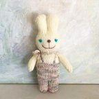 作品釣りズボンを着たうさぎさん　ブルーグリーン　bunny