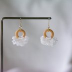 作品天然木とシルク糸のホワイトピアス／イヤリング　wood ×  silk （white）