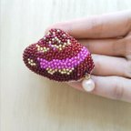 作品貝のビーズ刺繍ブローチ(ワイン)