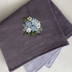 作品ダブルガーゼ　刺繍ハンカチ　青白花ブーケ