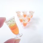 作品【オレンジスカッシュ】さっぱりシュワシュワ🍊　みかん色のミニチュアソーダ　ハロウィンカラーのミニチュアドリンク