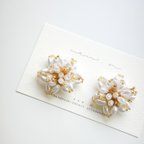 作品オレンジ　ブラウン　お花　ビーズ刺繍　キラキラ　可愛い　大ぶり　華やかな　プレゼント　贈り物　ブライダル　お呼ばれ