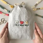 作品【刺繍キット】お花の巾着（グレー）　解説動画付き