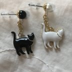 作品白猫　黒猫　ピアス