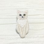 作品【再販】オッドアイ白猫のブローチ（おすわり）