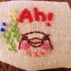 作品鳥さん刺繍ブローチ「Ａｈ！」