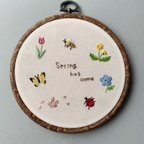 作品春のモチーフ　【 刺繍壁飾り　刺繍枠飾り　チューリップ　たんぽぽ　ネモフィラ　桜　ミツバチ　ちょうちょ　てんとう虫　春 】