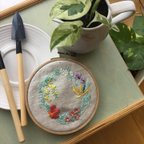 作品《刺繍キット》flower-南国のお花のリース