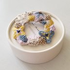 作品刺繍リースブローチ・ブルー