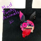 作品Mad Funky Animals  うさぎ　レザーブローチ