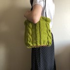 作品2way・手編みニットのソコマルぽってりショルダーかごバッグ♪巾着袋付き。ニットはグリーン☆ツイスト模様。新色です。
