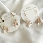 作品（ピアス）【LUCE】-bouquet-ホワイト　コットンパール　揺れる上品な花束ピアス　　コットンパール　ディップフラワー　花束　ブライダル　繊細　14kgf