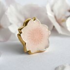 作品【陶器】和な草花のミニブローチ　桜（ピンク）｜やきものジュエリー