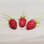 作品ミニチュアフルーツ　いちご　苺3個セット　1/6サイズ