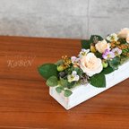 作品ローズと小花の寄せ植えアレンジ　ウッドボックスポット　ホワイト　単品　M029502