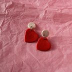 作品Valentines White and Red Heart Earrings /  バレンタインの白と赤のハートのイヤリング ピアス