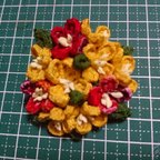 作品つまみ細工のキンモクセイの花のブローチ