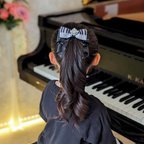 作品リニューアル再販♡ピアノが大好きな貴女へ🎹キラキラ輝くストーンのドレープが美しいリボンのヘアクリップ