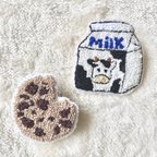 作品ミルク&チョコチップクッキーの刺繍ブローチ
