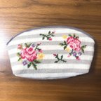 作品お花の刺繍ポーチ