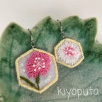 作品なでしこのお花刺繍ピアス