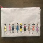 作品女の子の刺繍ポーチ