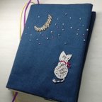 作品【SALE】ビーズ刺繍   文庫本用ブックカバー(猫と月)