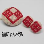 作品ひし形刺繍ヘアフックとおそろいピアス（白地に赤）