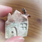 作品*お家の上に猫ブローチ*　さびねこ　石塑粘土　ネコ　ナチュラル　