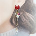 作品🍓いちご🍓　猫　耳飾り　ピアス　イヤリング　ゆらゆら