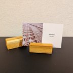 作品天然木（ニガキ）カードスタンド 個売り(カード差し込み垂直タイプ)