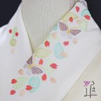 作品正絹の日本刺繍半衿＊春色の桜と蝶々＊手仕事
