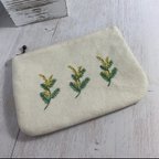 作品ミモザ刺繍　フラットポーチ