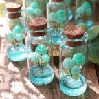 作品小瓶×粘土で作る小さなミントグリーンの薔薇