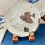 作品手作り窯焼き絵皿(牛)/Handmade Kiln-fired Dish (Cow)