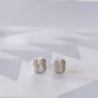 作品白い陶器のflowerイヤリング