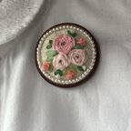 作品花の刺繍のブローチ