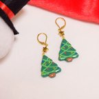 作品クリスマスツリーのゆらゆらピアス🎄